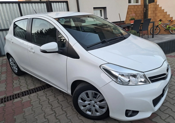 Toyota Yaris cena 25900 przebieg: 152000, rok produkcji 2012 z Świebodzice małe 211